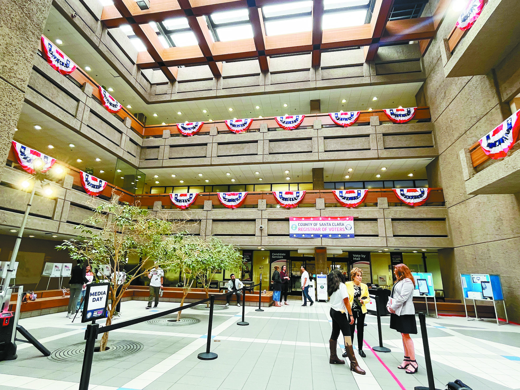 聖縣選民登記處投票廳。記者王蔚攝