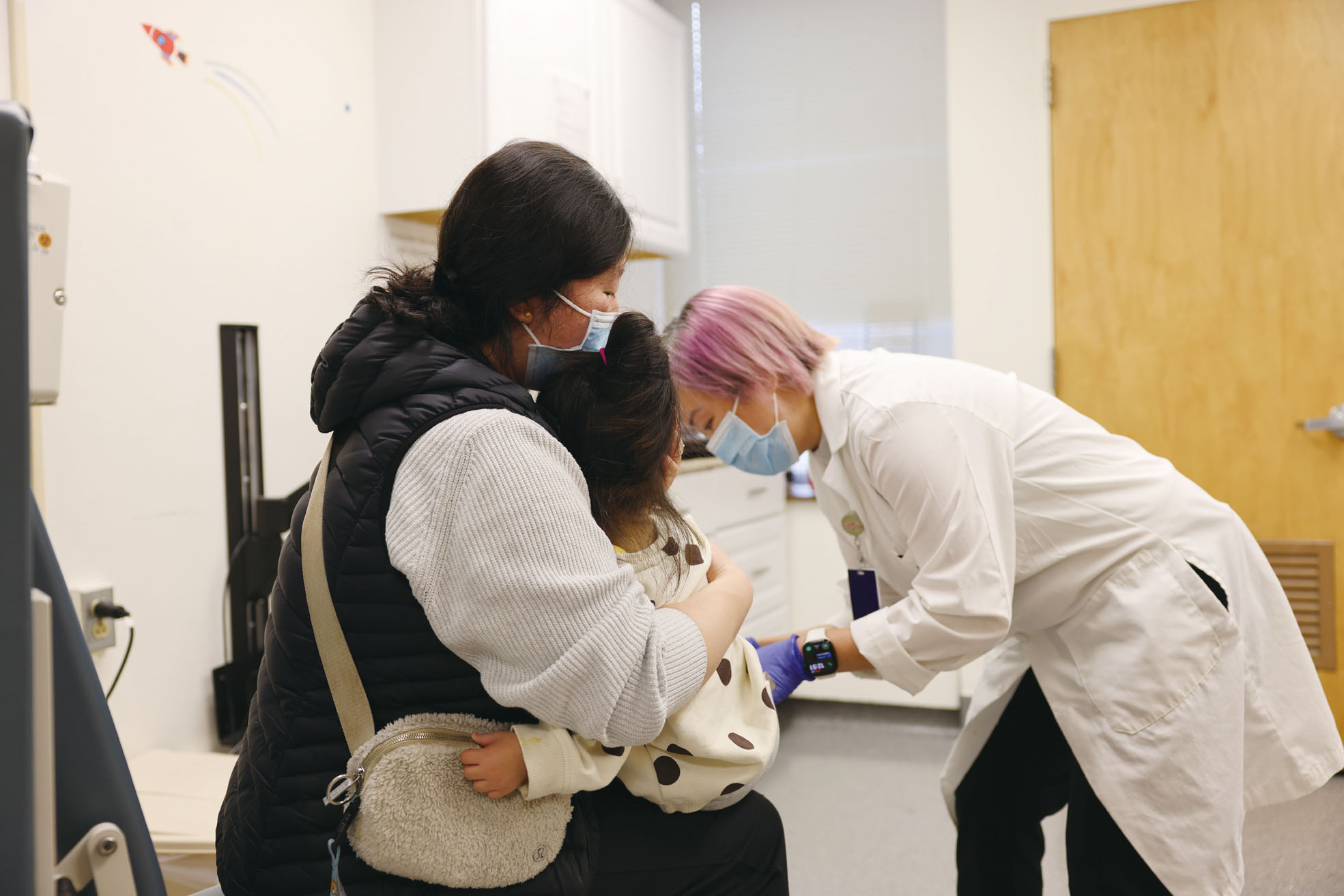 一名20個月大的女嬰12月22日在聖荷西的Lenzen藥房接種疫苗。聖縣公共衛生局提供