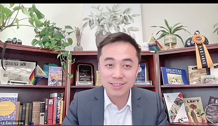 加州眾議員李天明在7州眾議員聯席會上介紹加州為保護公民權利採取的行動。李天明辦公室提供