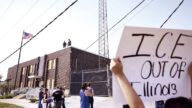 ICE改變戰術深入社區街頭抓人