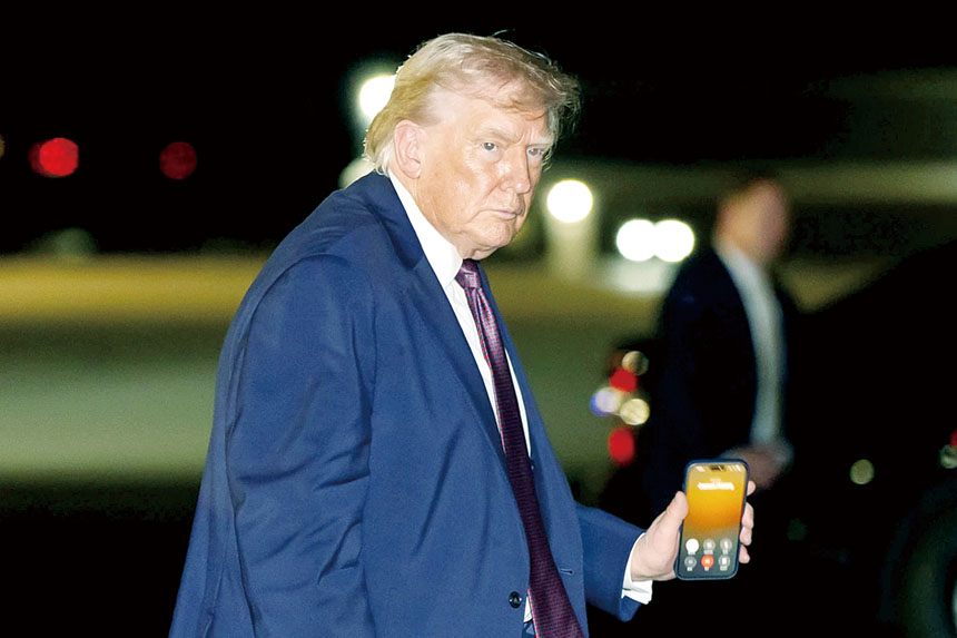 特朗普總統近日撤換近30名職業外交官駐外大使職務。美聯社