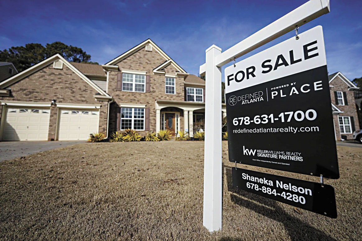 房市分析師認為，在房貸利率仍高於6%的情況下，許多人可能仍然負擔不起搬家成本。美聯社