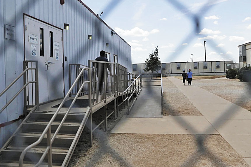 美國移民及海關執法局（ICE）希望建立一套有計劃的移民「輸送系統」，以加快遣返程序。美聯社