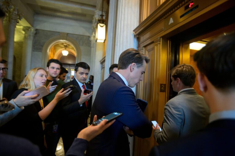 特朗普施壓奏效 兩共和黨參議員倒戈 委內瑞拉戰爭權力案參院闖關失敗