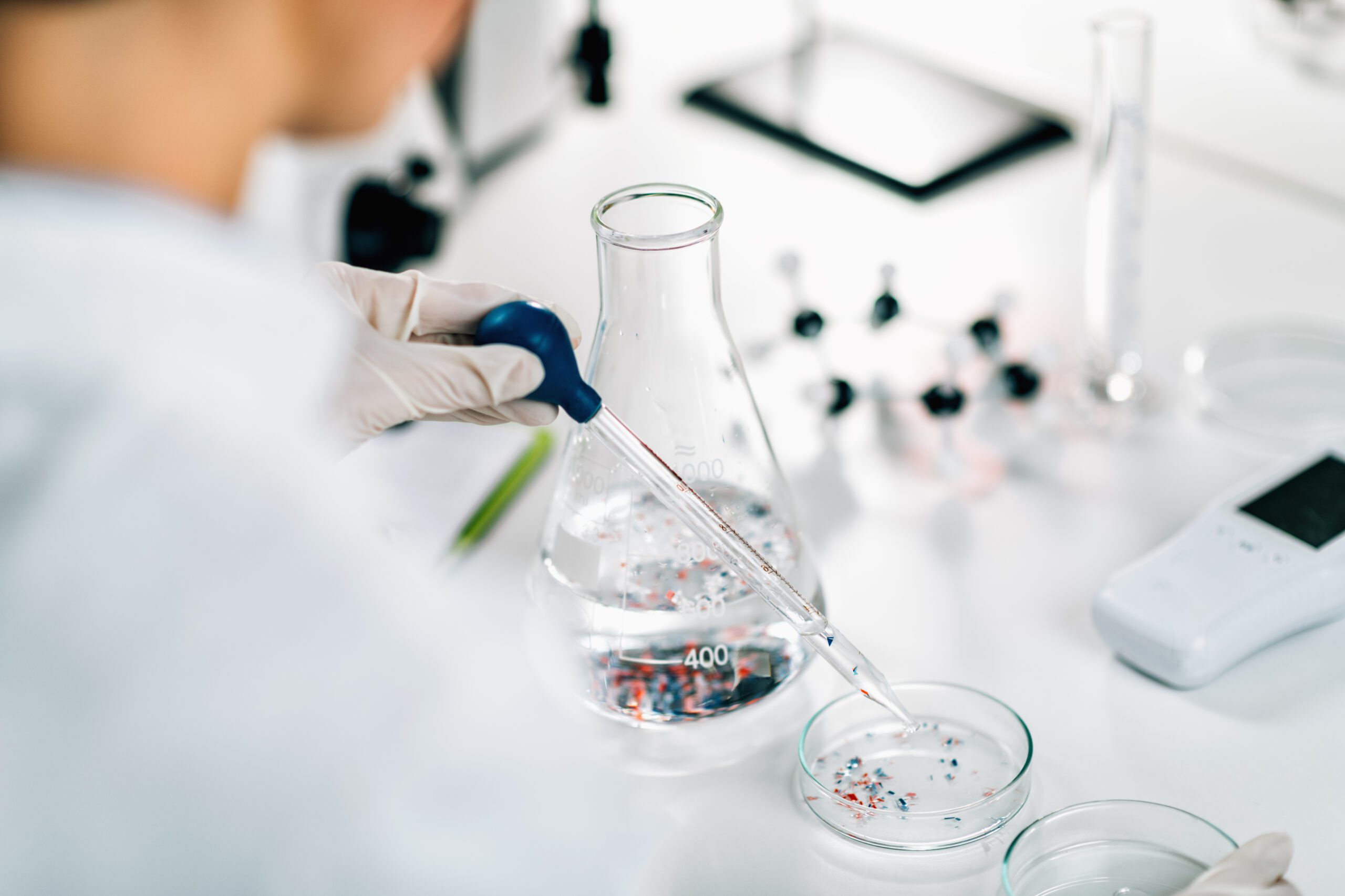 人腦含微塑膠是假新聞？科學家指多項研究方法存疑