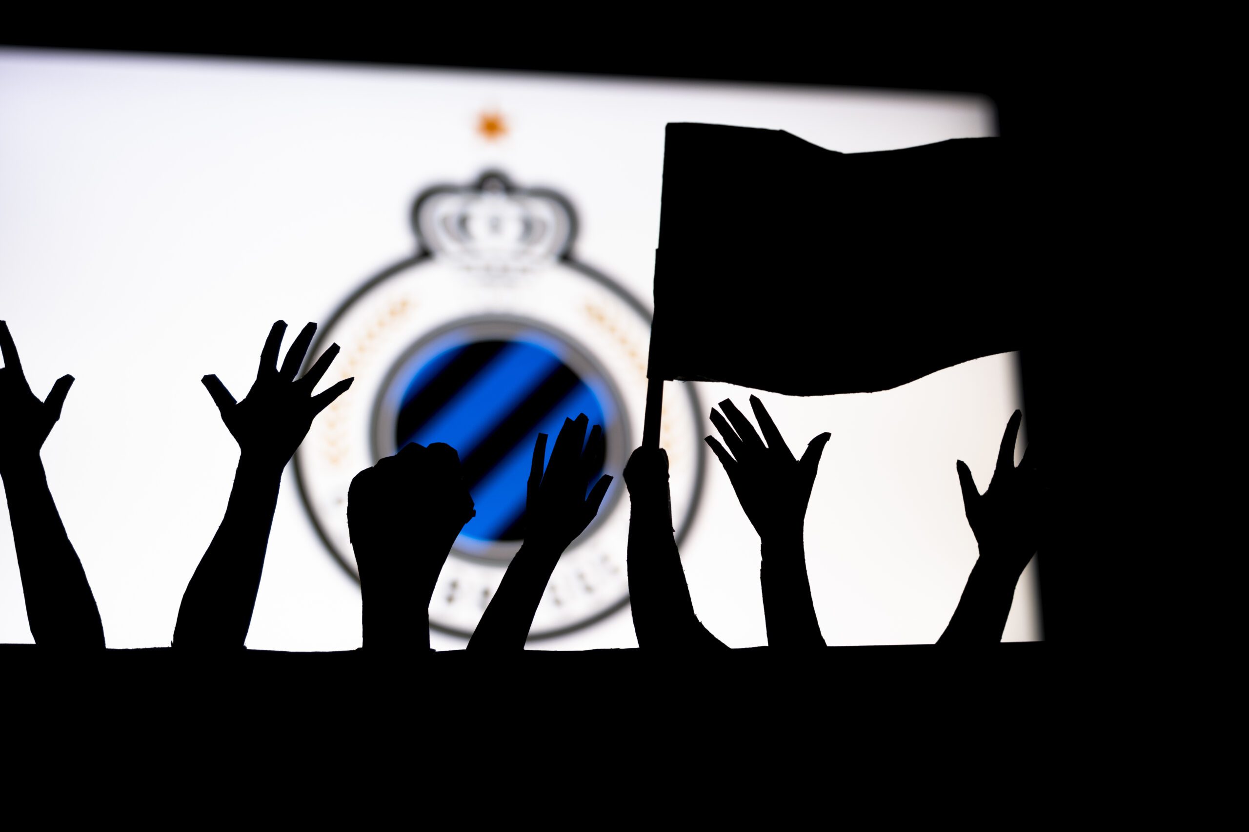 歐冠賽場扮「波拉特」惹禍 三球迷遭哈薩克判監禁五日