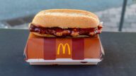 「McRib」沒有肋骨肉?麥當勞因這款經典產品面臨集體訴訟 「McRib」沒有肋骨肉?麥當勞因這款經典產品面臨集體訴訟