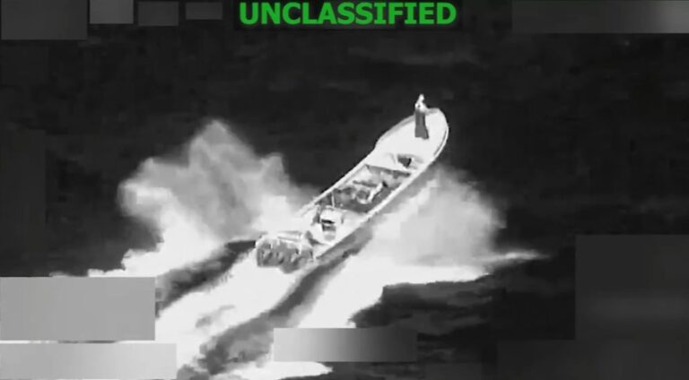 美軍東太平洋炸毀運毒船釀2死！拘捕馬杜羅後首次開火