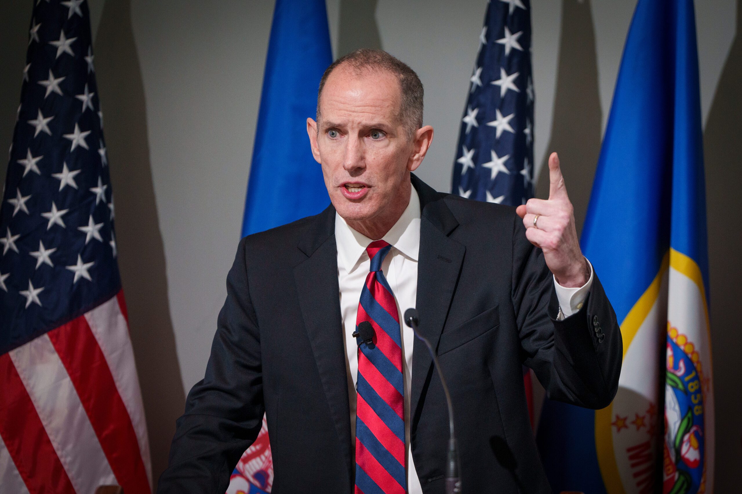 明州共和黨州長參選人退選　批黨內移民執法處理方式