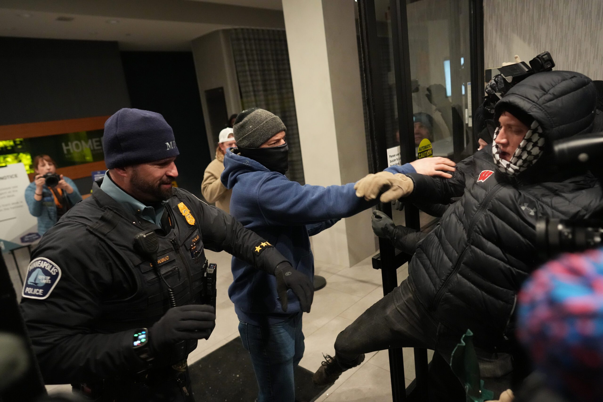 誤判真相？明州槍擊命案引爆國土安全部內訌