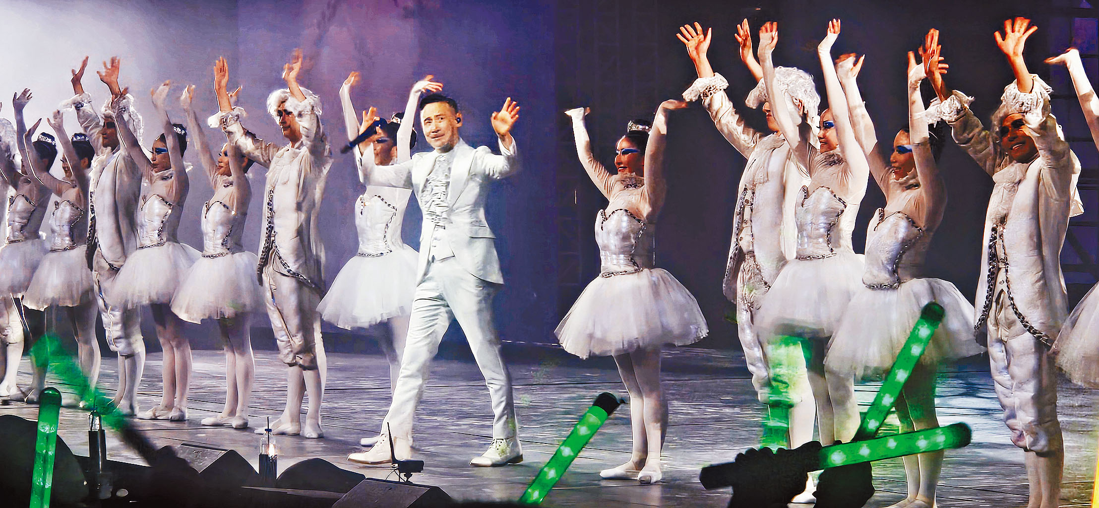 尾場學友繼續落力演出，感謝歌迷時亦頗為感觸。