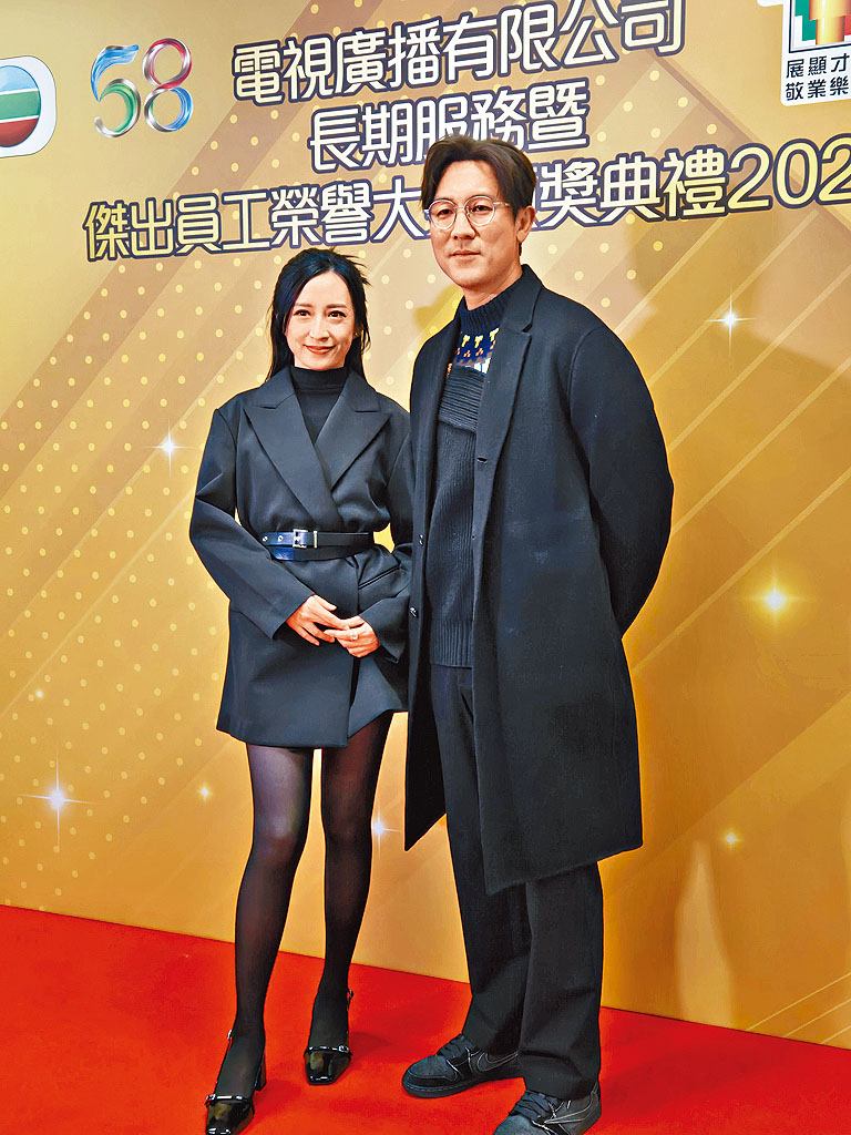 孖譚俊彥奪「傑出員工」 龔嘉欣唔敢認吸金勁 孖譚俊彥奪「傑出員工」 龔嘉欣唔敢認吸金勁