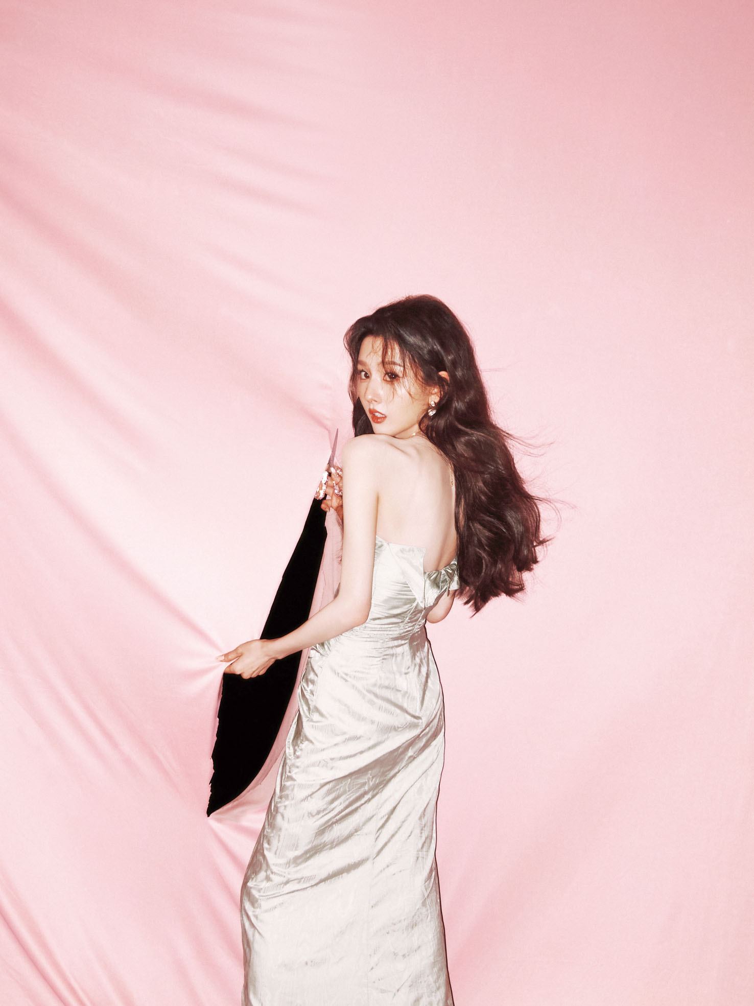 宋祖兒身形單薄走路乏力 宋祖兒身形單薄走路乏力