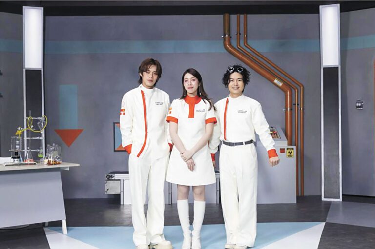 造型打破常規   告五人  忍笑拍MV