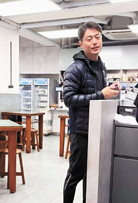 霍建華早餐店被巧遇 直接幫學生粉絲買單 霍建華早餐店被巧遇 直接幫學生粉絲買單