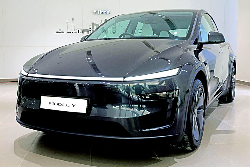 特斯拉積極進軍印度，圖為印度古魯格拉姆新落成的特斯拉中心內的一輛Model Y。路透社
