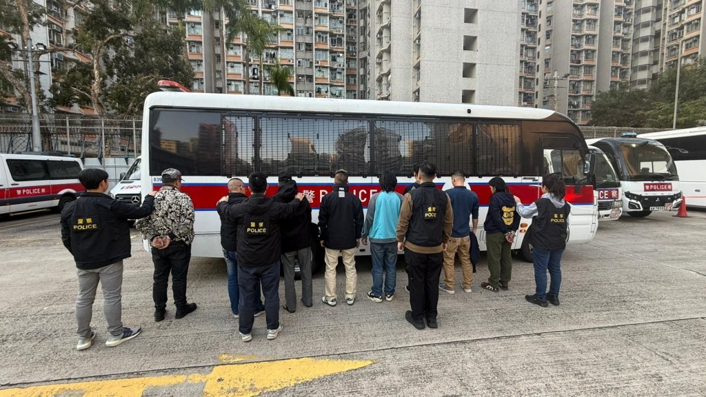 深水埗警閃電行動！長沙灣釣魚機賭檔被搗破 越南籍負責人連同8賭客落網