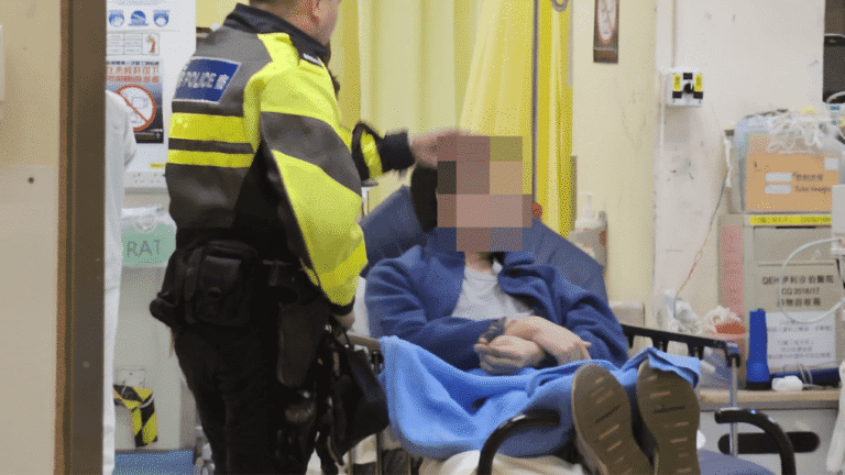 啟德驚險自炒！司機「吹爆波」涉醉駕 撼防撞柱後報稱胸口痛送院