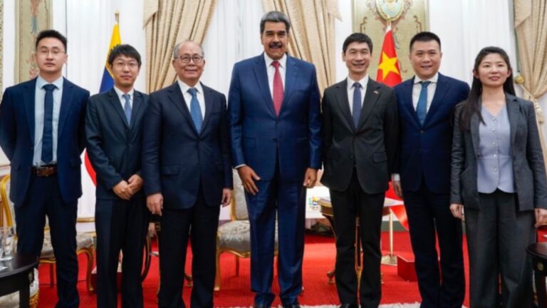 美軍空襲前夕 馬杜羅會見中國特使 感謝「兄弟情誼」