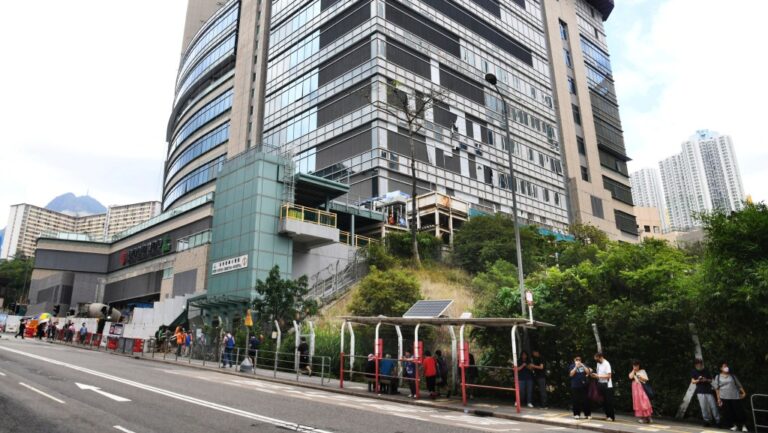 觀塘商廈驚傳墮樓悲劇 38歲男天台墮地盤送院不治