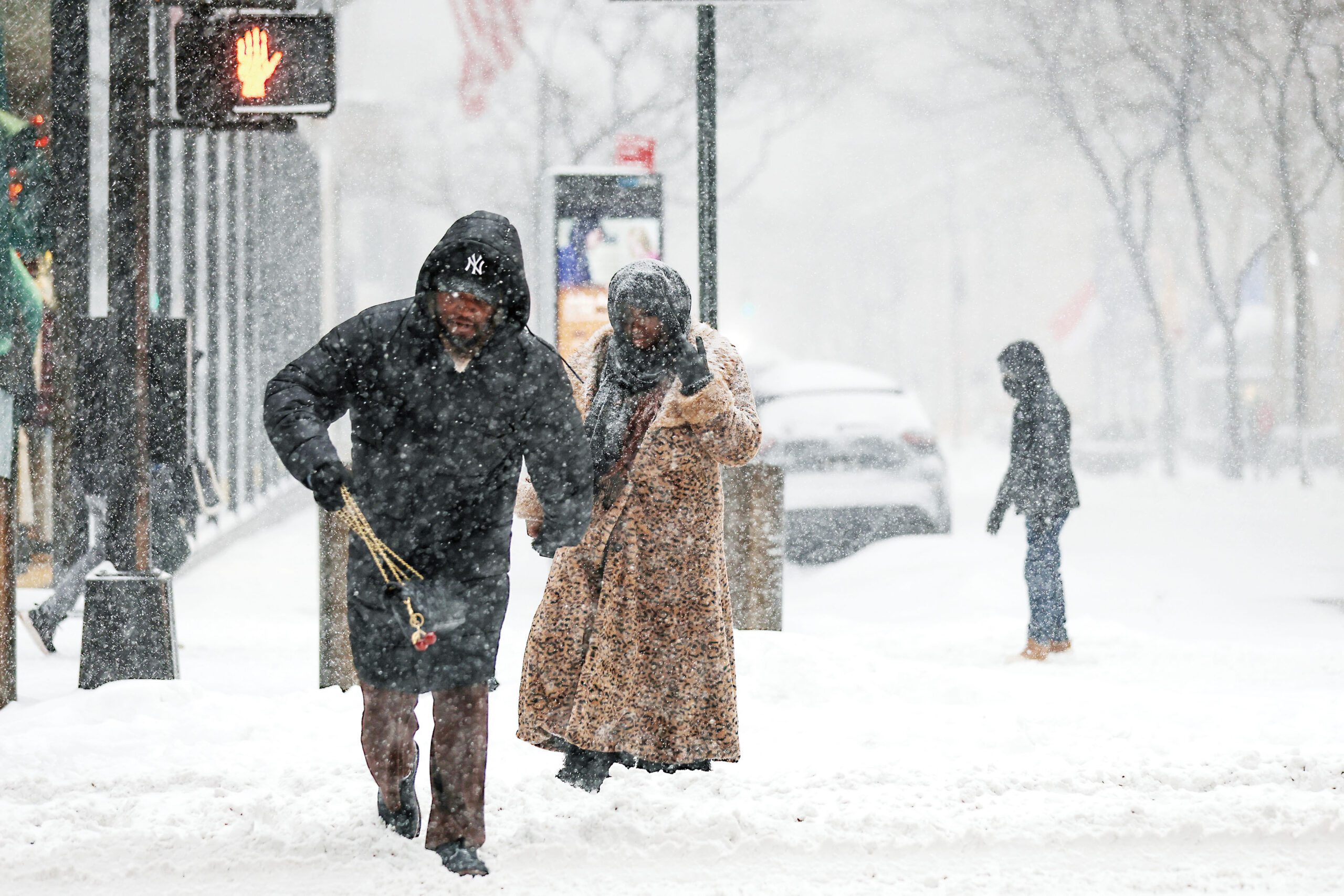 驚人冬季風暴橫掃逾百萬戶斷電