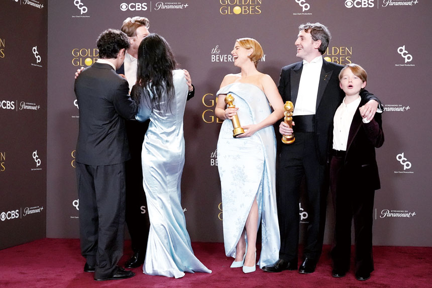 最佳劇情電影最終由金像華裔導演趙婷執導的《Hamnet》奪得。美聯社