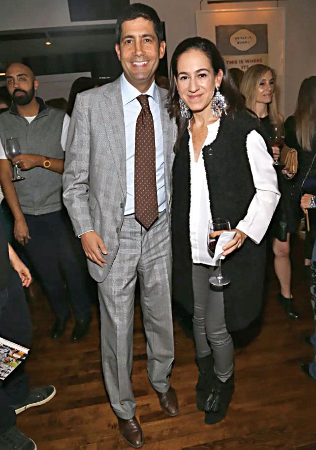 沃什的妻子是雅詩蘭黛高管，圖為二人之前一起出席活動。網上圖片