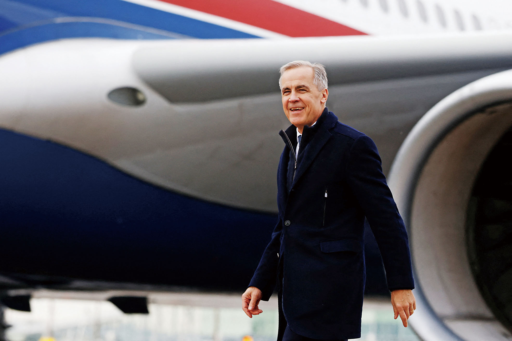 加拿大總理卡尼在溫哥華國際機場登機，出發前往中國展開訪問行程。路透社