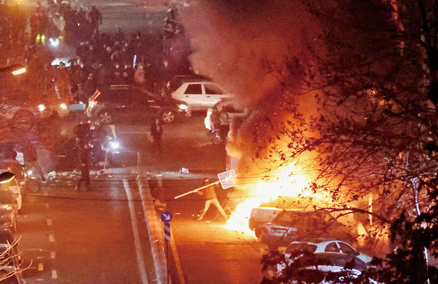 特朗普：「龐大艦隊」正駛向伊朗