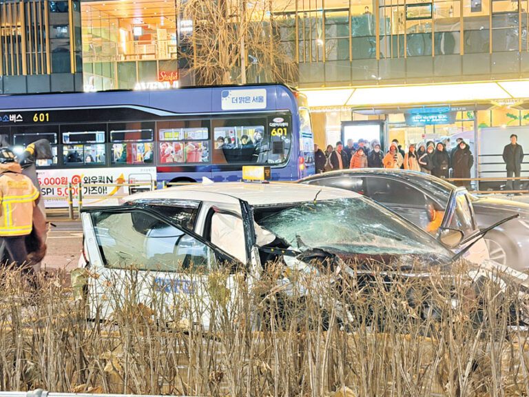首爾的士失控 衝撞人群1死10傷