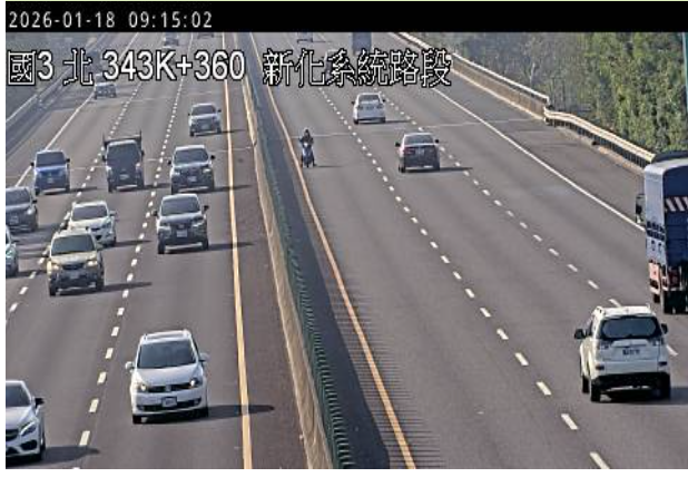 中邪？78歲阿伯高速公路逆向「肉包鐵」對決轎車，神功護體的下場！| 由衷之賢