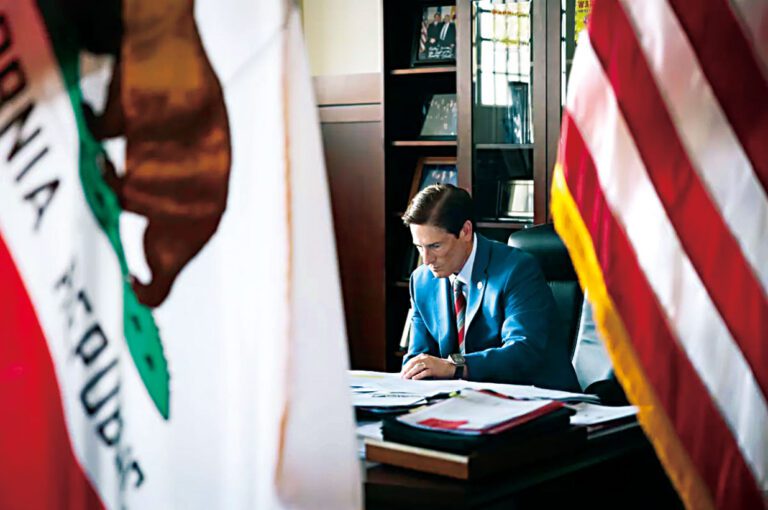 霍克曼稱移民局「錯誤拘留」地檢署員工