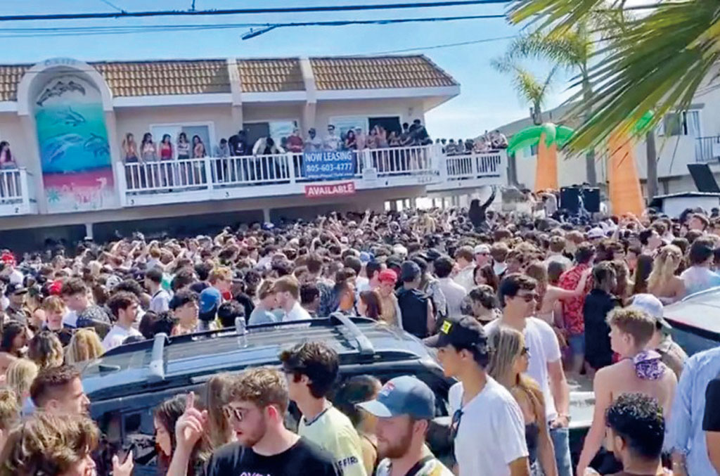 聖塔芭芭拉年度非官方狂歡節「德爾托皮亞」(Deltopia)吸引大批民眾聚集。聖塔芭芭拉縣警局