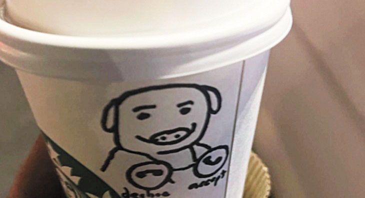 星巴克員工遞給縣警咖啡杯上 竟有豬塗鴉