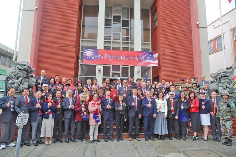羅省中華會館元旦升旗天氣「雨過天青」   主席聶澤英：如孫中山革命經歷