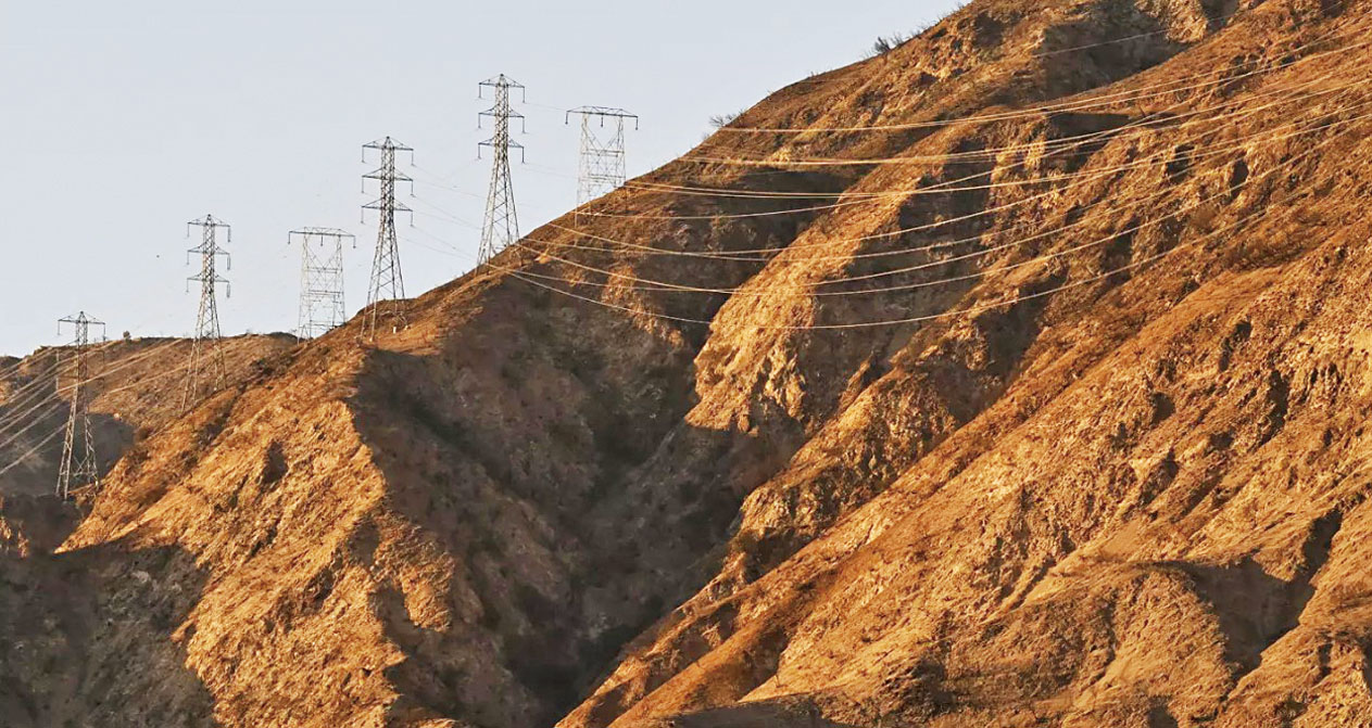 山火受害者譴責州法偏袒電力公司