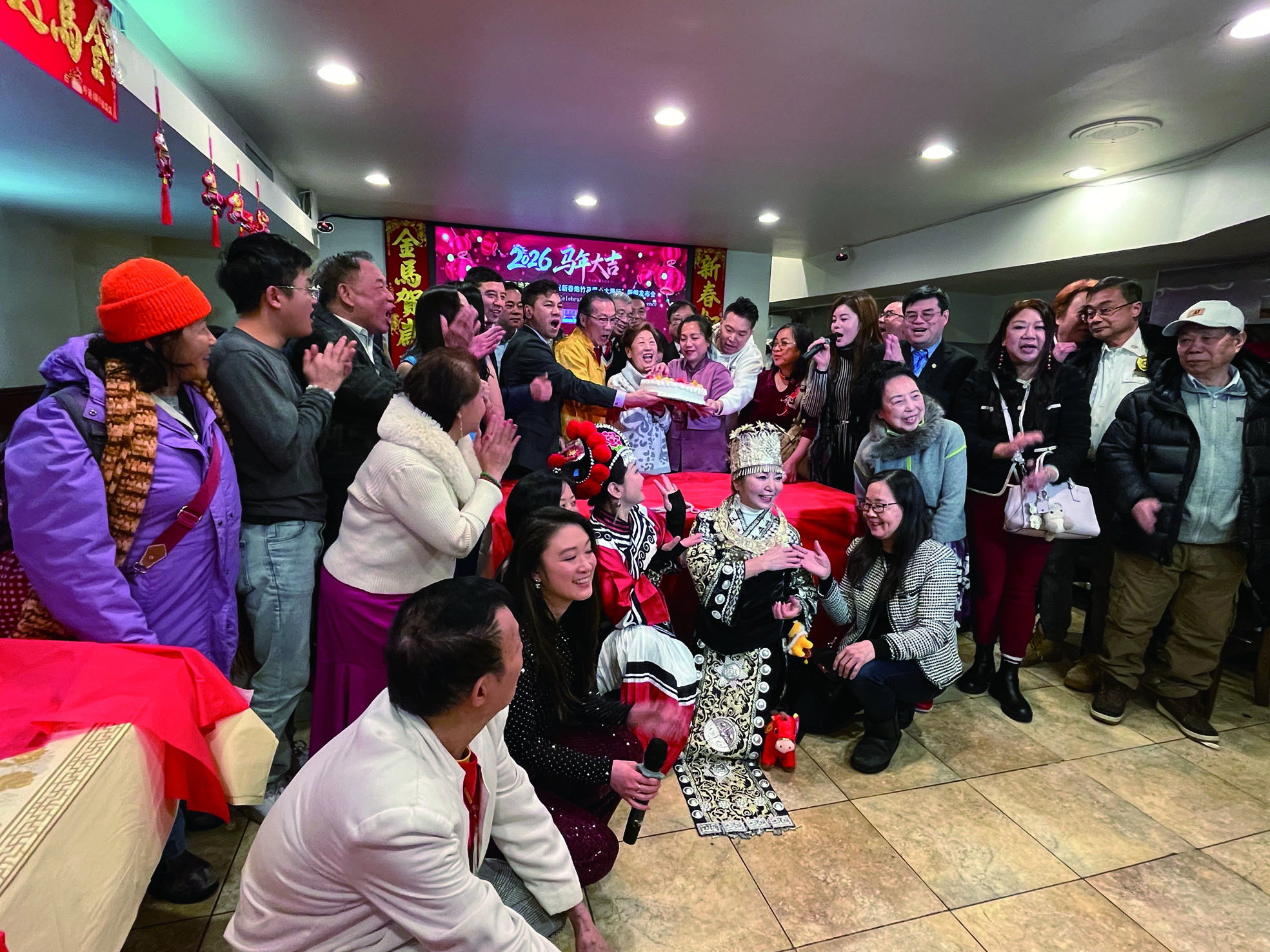 主辦方與嘉賓合影。