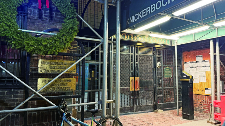 門羅街弒母案嫌返紐獲訴謀殺