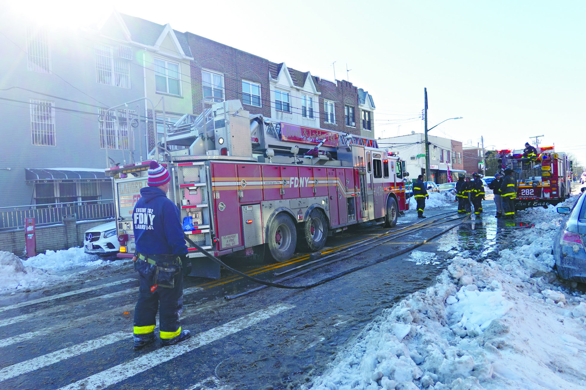 消防栓結冰令滅火受阻。