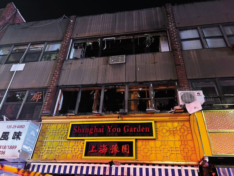 法拉盛40路商業樓發生二級火警   暫無人員傷亡