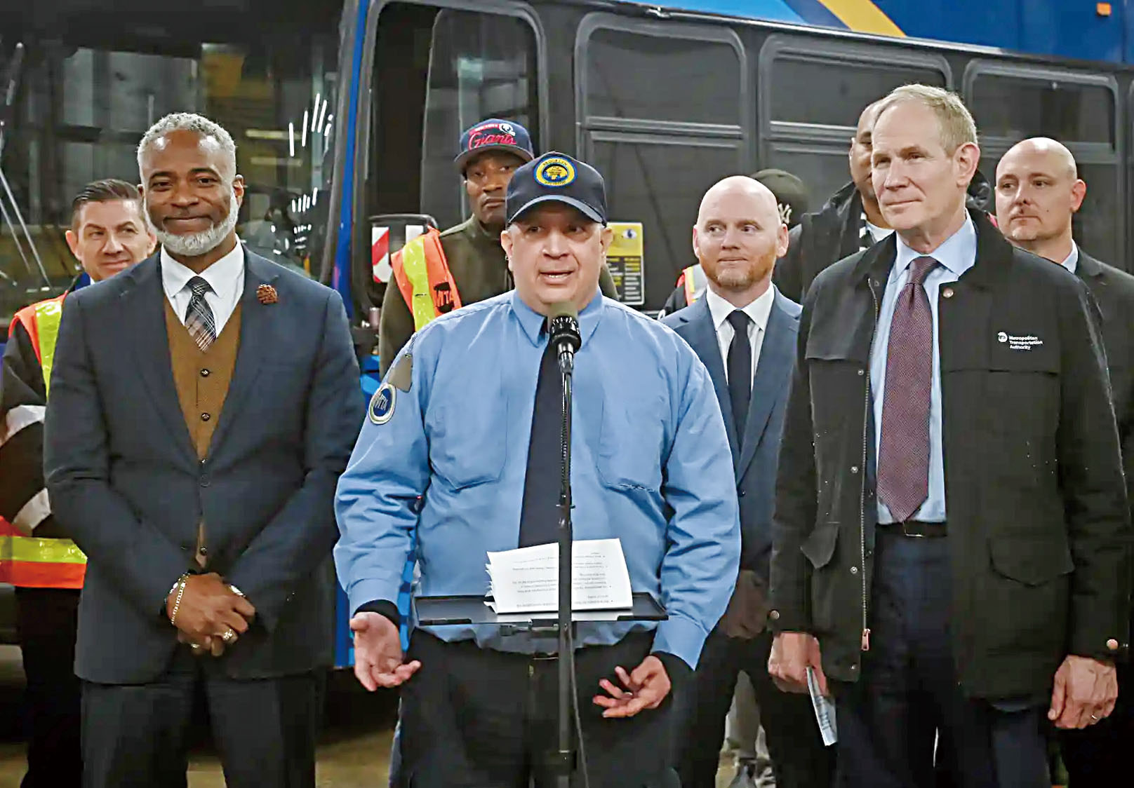 布碌崙公巴司機變身接生男   巴士上助產婦誕女嬰