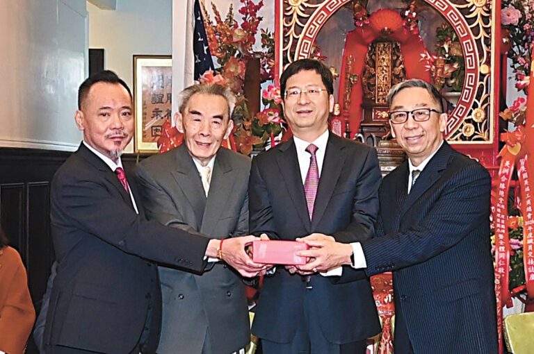 全美英端工商總會舉行2026年新屆職員交接 連任總理鄧偉民 新任副總理鄺健昌 印信相承 會務永續