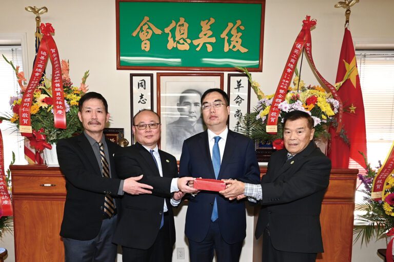 全美俊英工商總會2026年度新屆職員交接禮 連任總理鄭佩恆?新任副總理蕭子浩