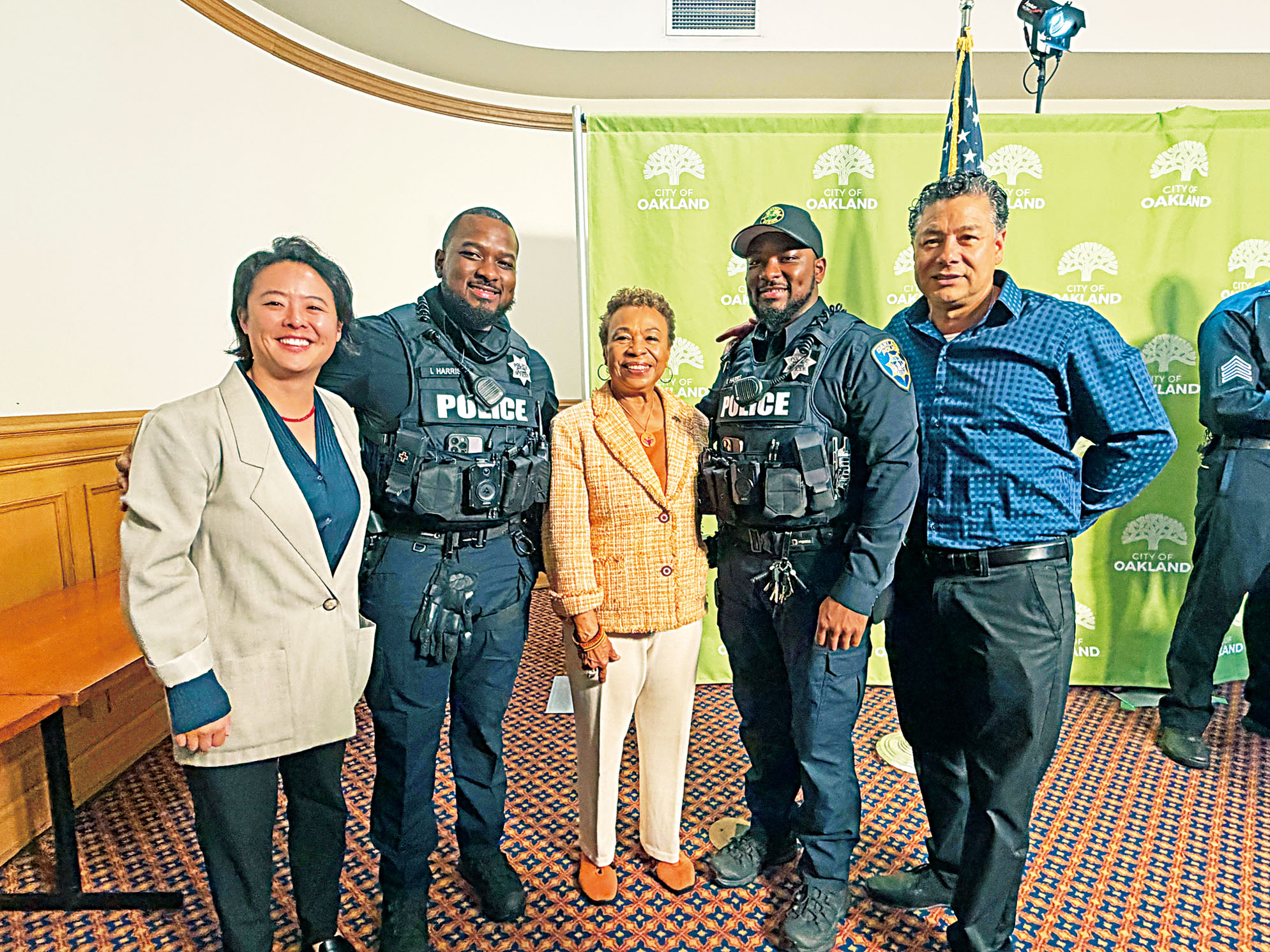 屋崙市長芭芭拉李(中)宣布重啟屋崙警察局學警（Cadet）計劃。記者蘇婕雅攝