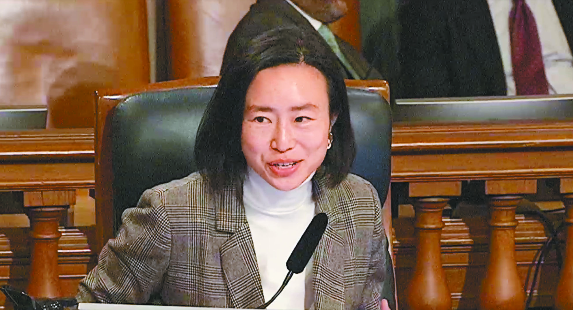 市參事陳詩敏與同僚麥德誠提出兩項決議案。會議截屏