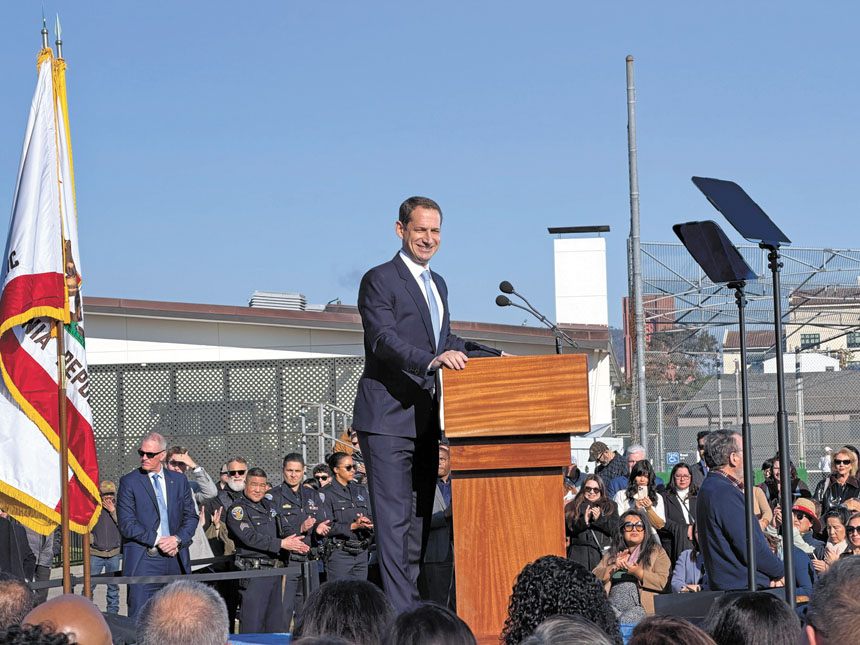 市長羅偉在發表上任首份《市情咨文》，以戶外場地向滿場民眾闡述治安、經濟與家庭政策主軸。記者蘇婕雅攝