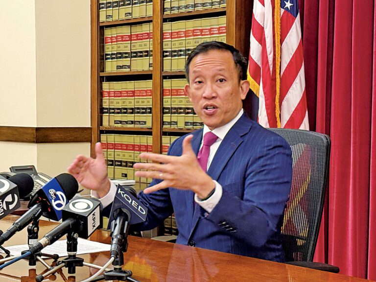 邱信福一年訴聯邦14次 堅守法治保住數億元撥款