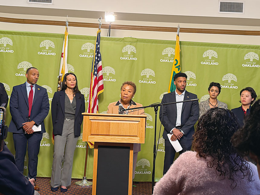 屋崙市府、警消單位及社區夥伴齊聚市府，出席2025年公共安全年度回顧記者會。記者蘇婕雅攝