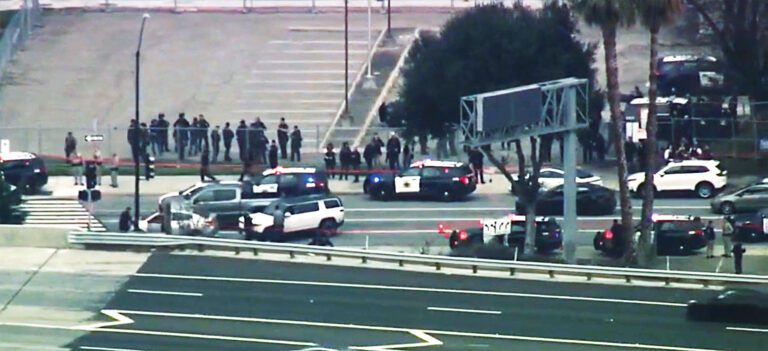 聖荷西市中心圖搶警車案   槍匪中警槍遭車輾後喪命