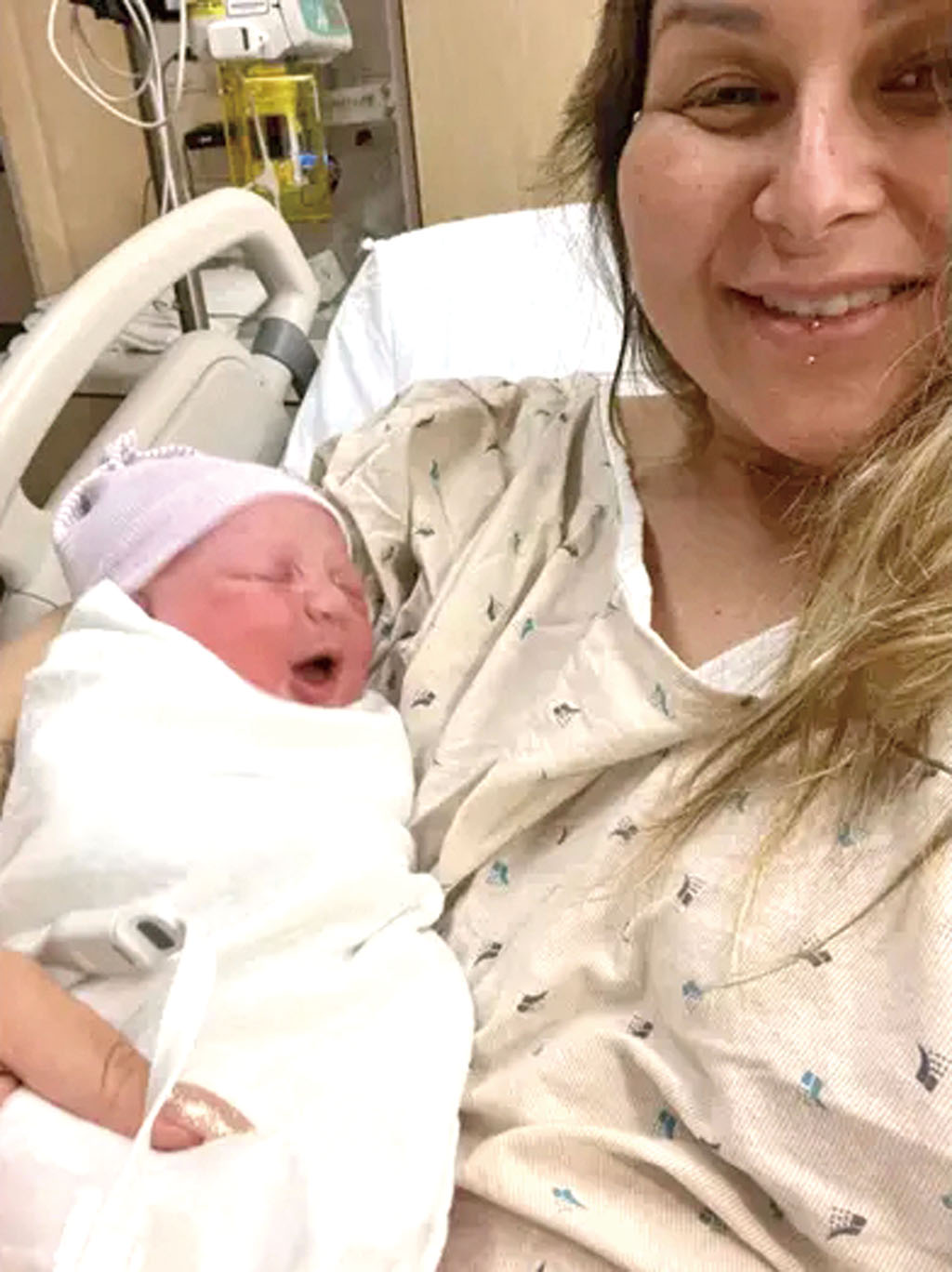 Raelynn在母親Sophia懷抱中。凱薩醫院